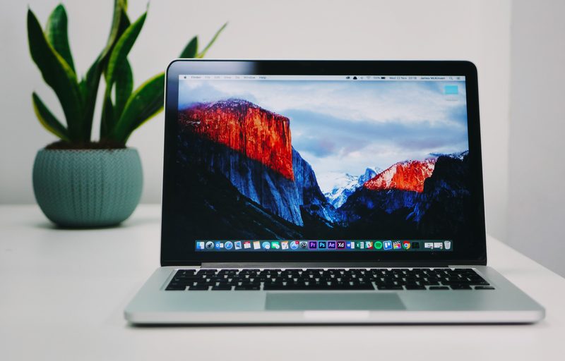 Mac Book Pro Green